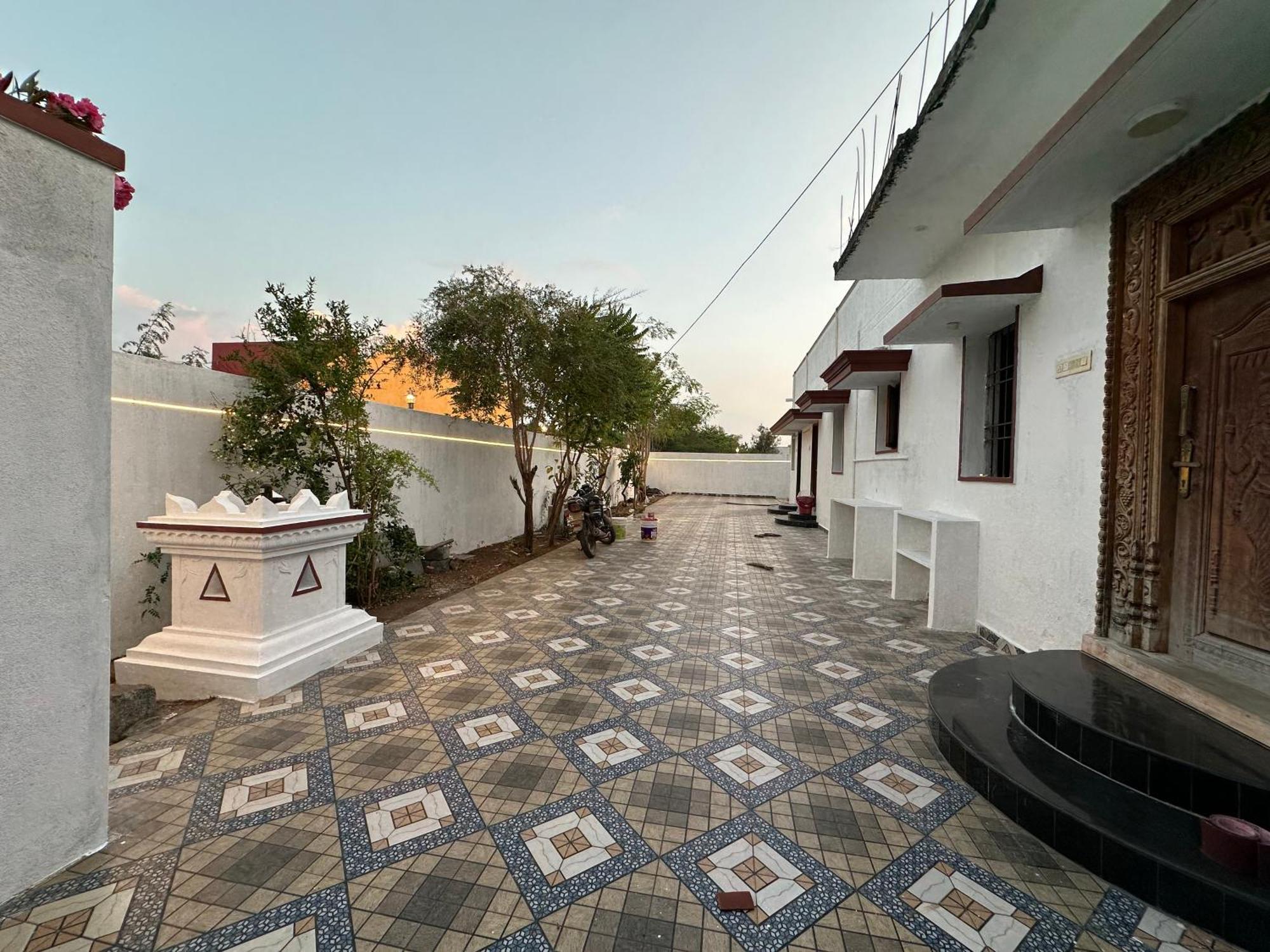 Arunachala Sashwin Guest House Tiruvannamalai Exterior photo
